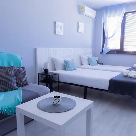 La Piazza Hotel