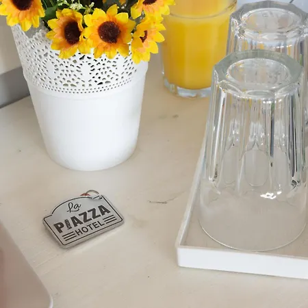 La Piazza Hotell *